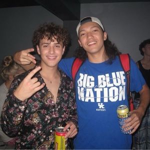 Meet your Posher, Logan